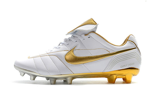 Tiempo Legend 7 x R10 Football Boots Film Ground