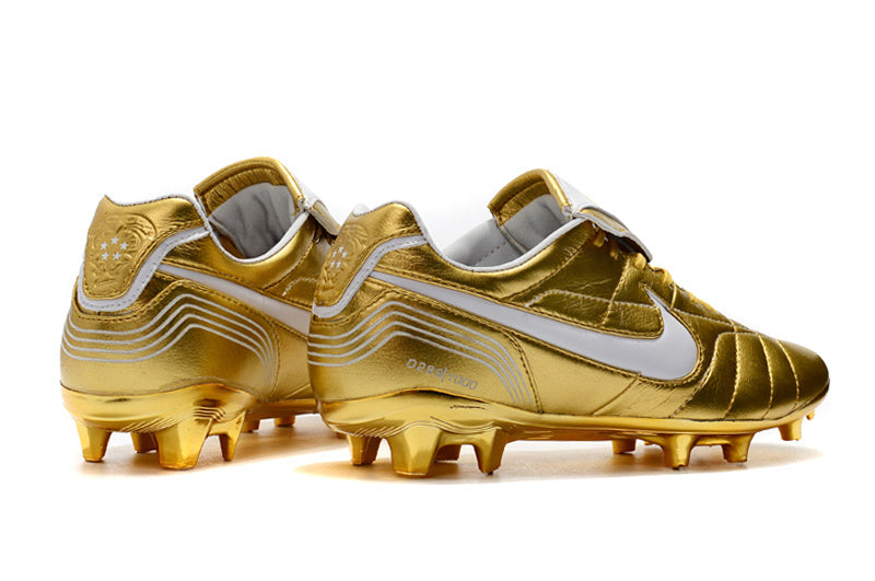 Tiempo Legend 7 x R10 Football Boots Film Ground